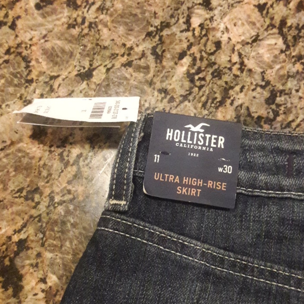Hollister Blue Denim skirt With Sporty varsity stripes On Sides Raw Hem Size 11 - Picture 4 of 6